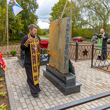 Открытие памятника Герою Советского Союза Ивану Макеенку в деревне Городиловичи